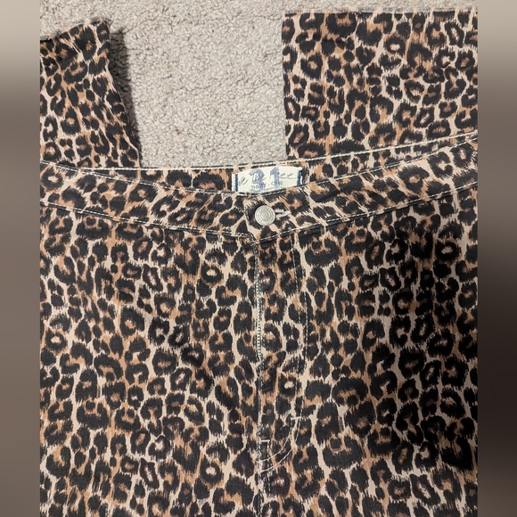 We The Free- Leopard "Float On" Bell bottoms size 31 GUC - Picture 4 of 12